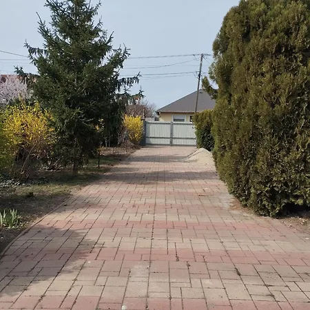 Ibolya Kertvarosaban Apartment