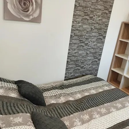 Ibolya Kertvarosaban
