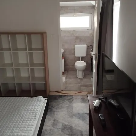 Ibolya Kertvarosaban Apartment
